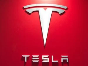 Tesla otomobil deziye deziye